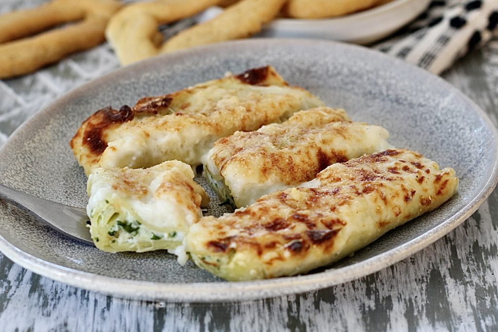 Cannelloni gevuld met spinazie en ricotta, gegratineerd uit de oven