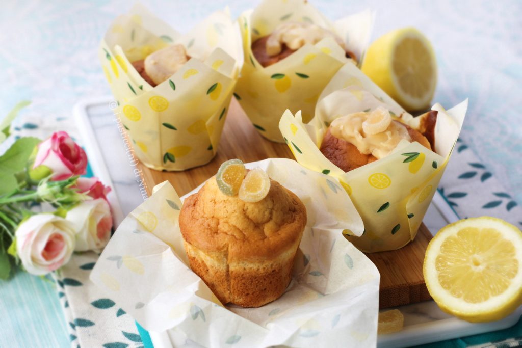 Eenvoudige, zeer zachte en heerlijke citroenmuffins: kleine gebakjes die snel bereid worden, geurend en helemaal niet taai - recept van I Pasticcini di Nina