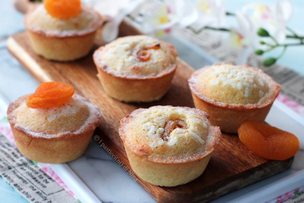 Crostatine met abrikoos en frangipanecrème met amandelen de gebakjes van Nina