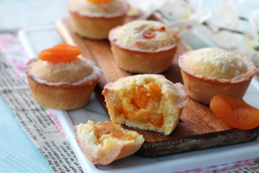 Crostatine met abrikoos en frangipanecrème met amandelen de gebakjes van Nina