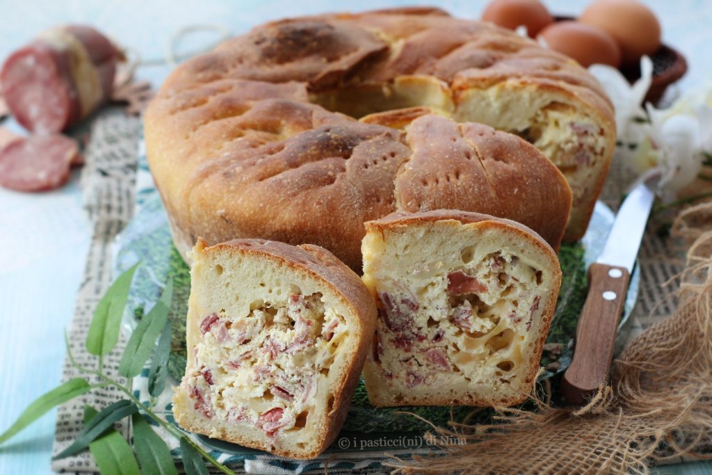Gevulde pizza-ciambella met ricotta, traditioneel paasrecept van i pasticcini di Nina