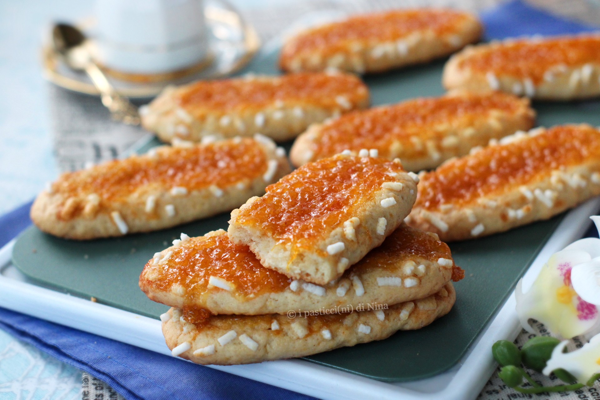 GROTE KOEKJES MET JAM EN PARELSUIKER