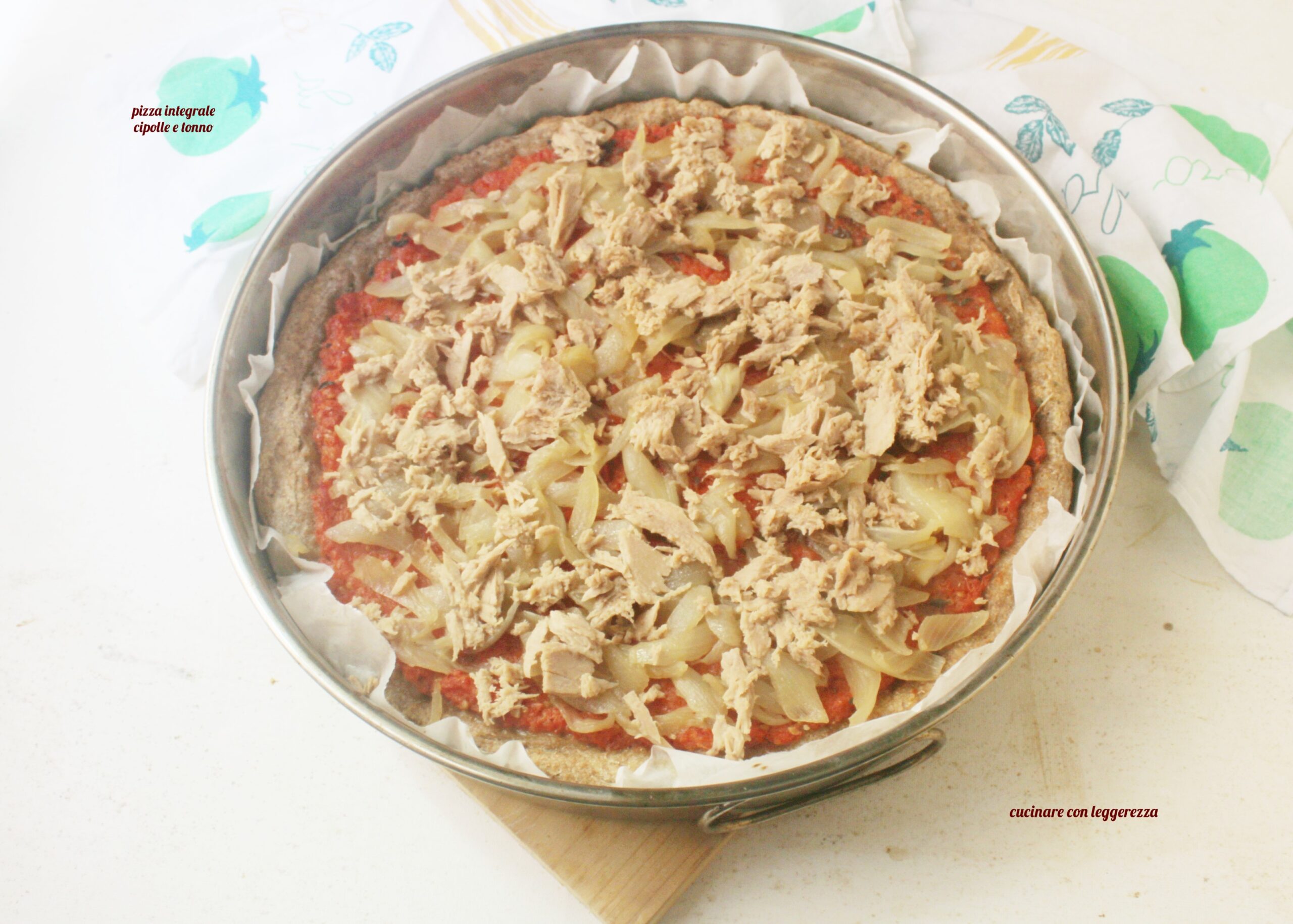 Volkorenpizza met uien en tonijn – zuurdesem