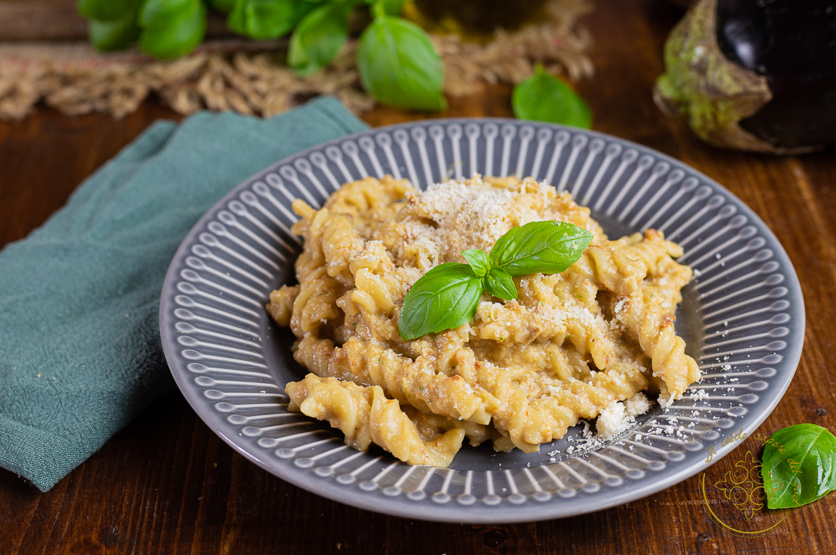Pasta met aubergine- en amandelpesto