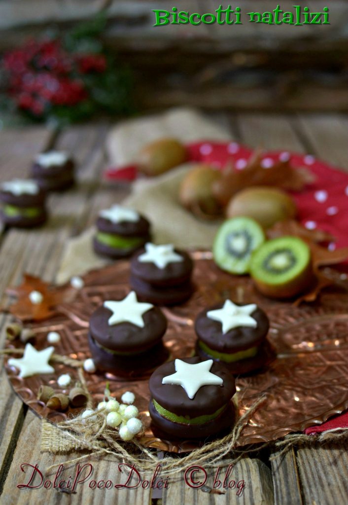 Kerstkoekjes met chocolade en kiwi
