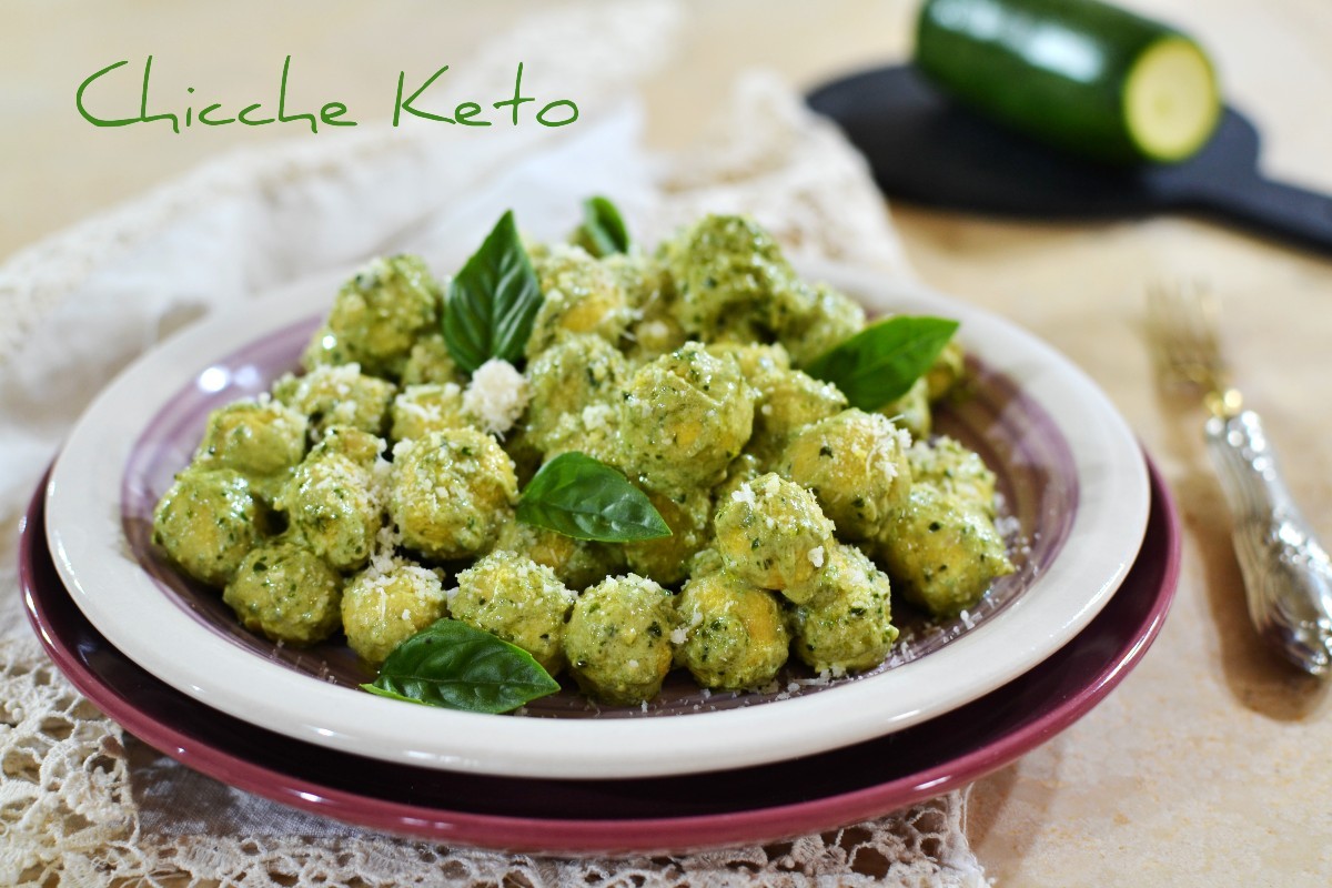 Keto-dieet lunch met courgettebolletjes en tonijn – Zonder bloem en aardappelen