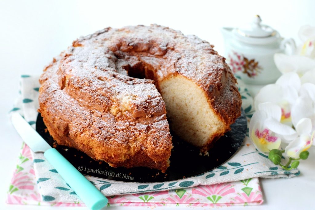 Klassieke ciambellone met yoghurt, eenvoudige en authentieke zoetigheid | I Pasticcini di Nina