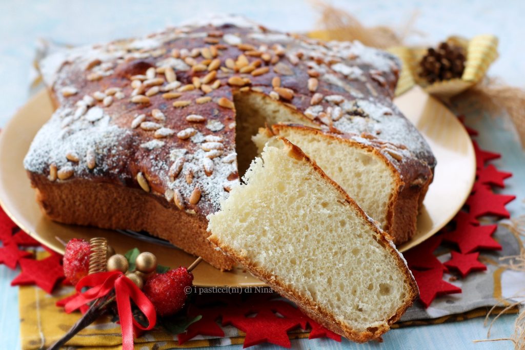 Traditioneel recept van de Veronese Nadalin, zoet gerezen gebak vergelijkbaar met pandoro i pasticcini di Nina