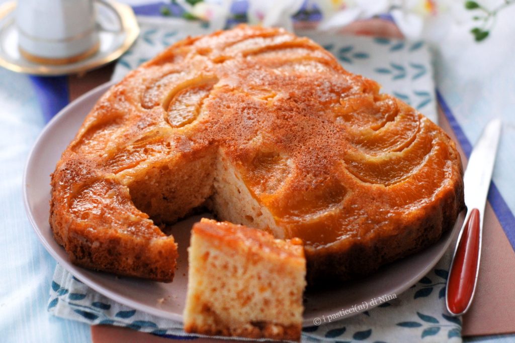 Omgekeerde taart met perziken in siroop en yoghurt - i Pasticcini di Nina