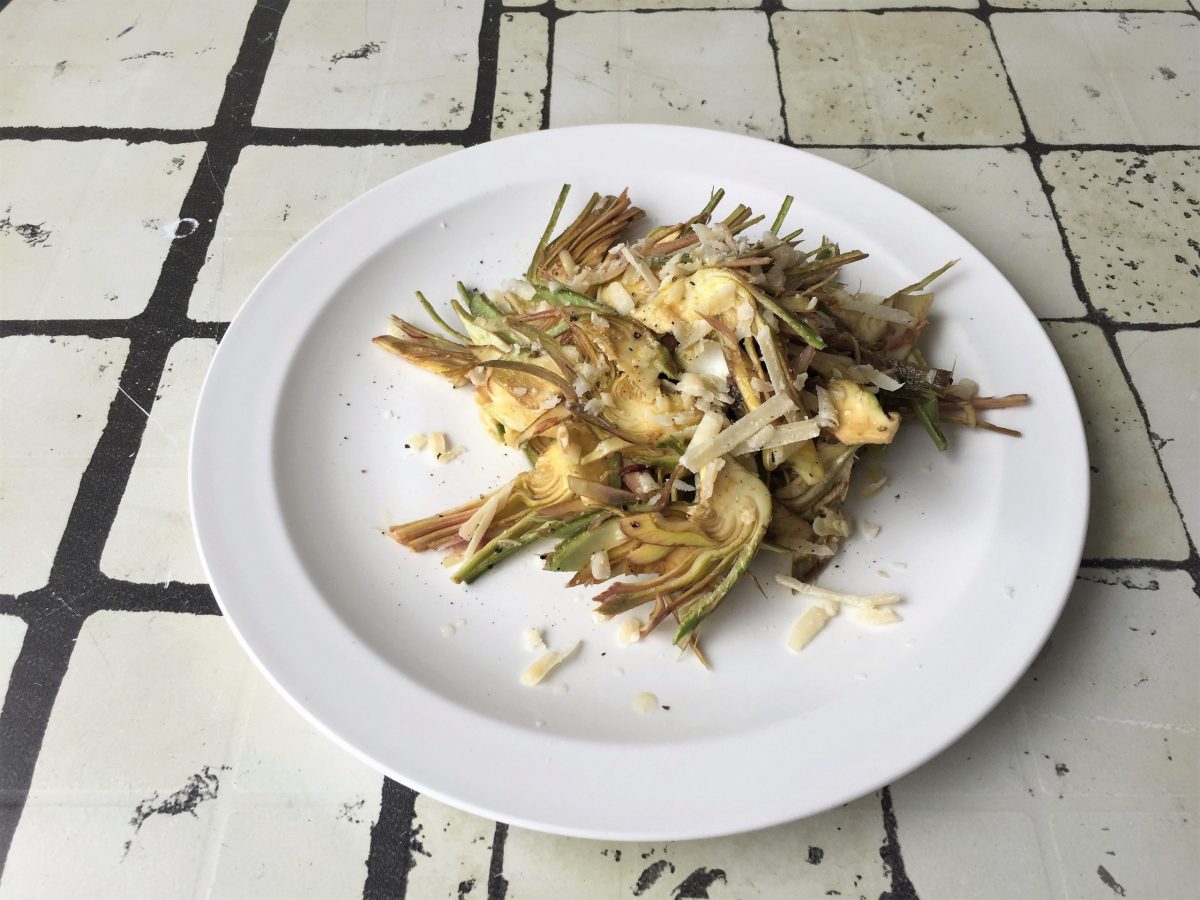 SALADE MET ARTISJOKKEN EN PARMEZAAN_EEN KNAPPERIGE EN SMAAKVOLLE BIJGERECHT.