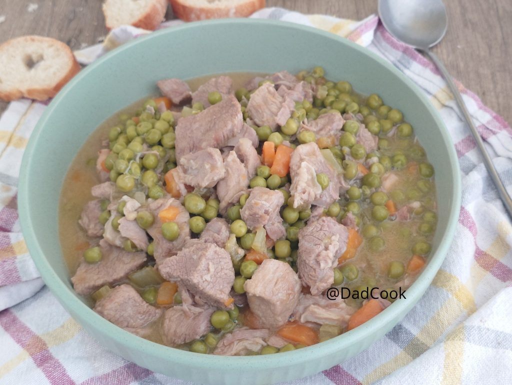 Varkensstoofpot met erwten: het klassieke recept voor boterzacht vlees