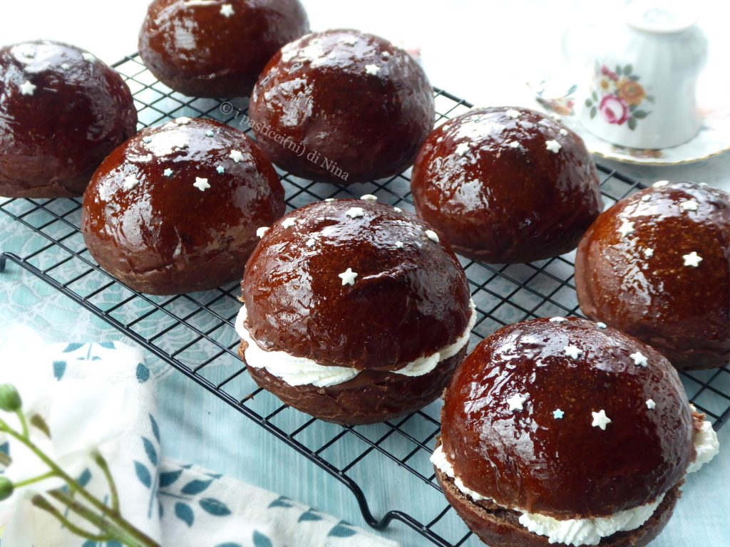 Zachte broodjes met melk en cacao, voortreffelijke gerezen en luchtige zoetigheden met een verrukkelijke geur - alleen maar lekkers recepten blog zoetigheden I Pasticcini di Nina