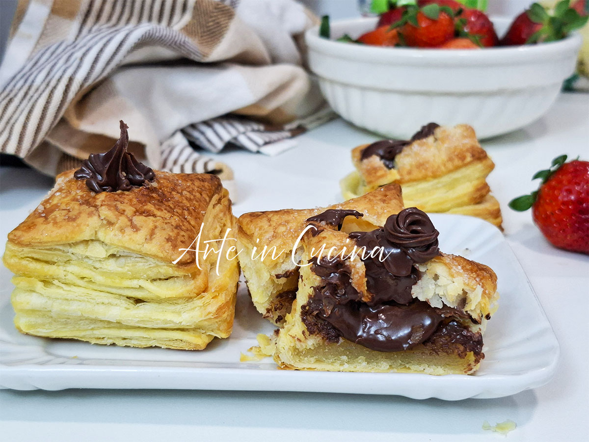 BLOKJES van BLADERDEEG met NUTELLA: millefeuille-gebakjes in 5 minuten