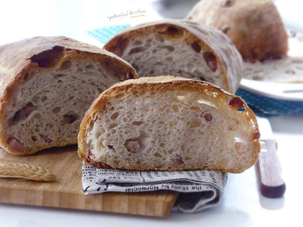 huisgemaakt brood met pancetta met zachte en luchtige kruim