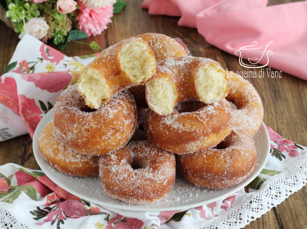 gefrituurde donuts met suiker