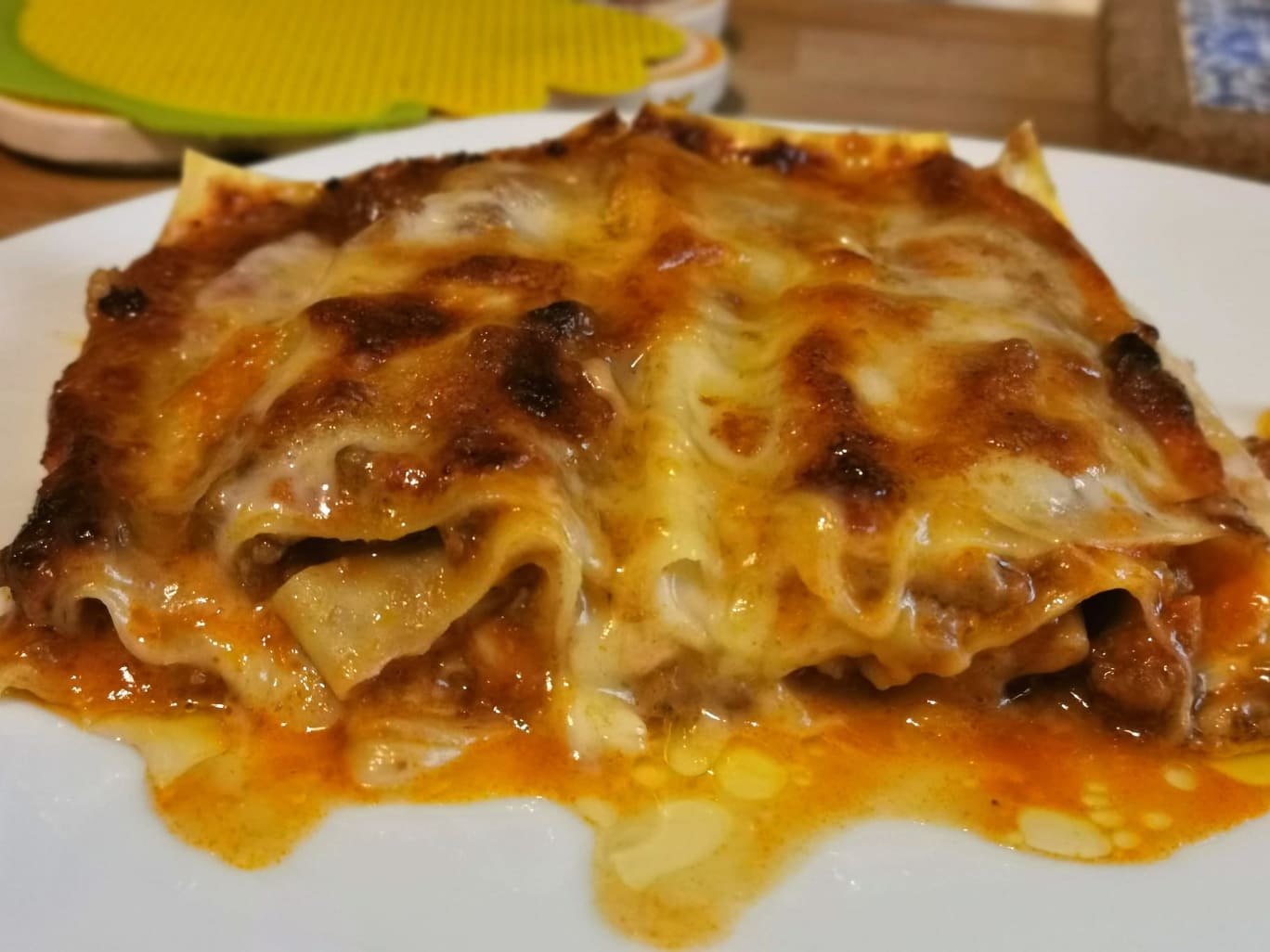 LASAGNE UIT DE OVEN met ragù van vlees en béchamelsaus