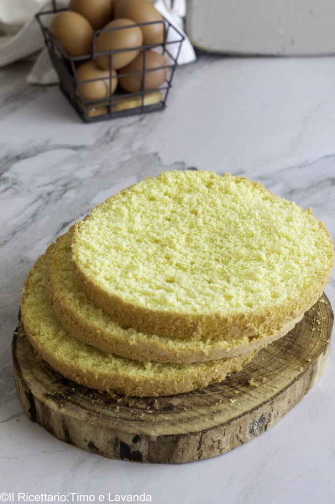 doorsnede van de glutenvrije pan di spagna met fijne en gelijkmatige kruim