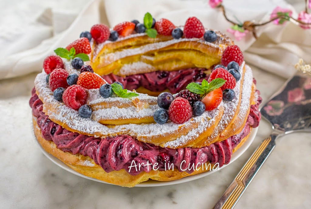 ZEPPOLONE met BOSVRUCHTEN dolce di San Giuseppe