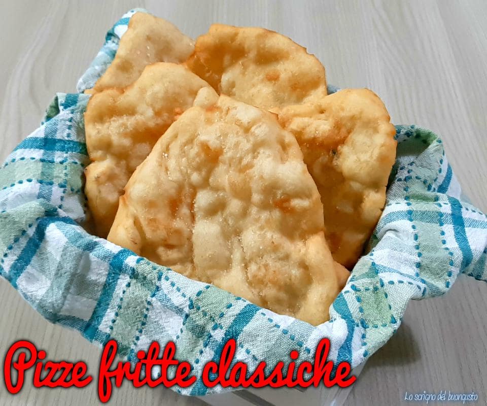 Klassieke gefrituurde pizza's