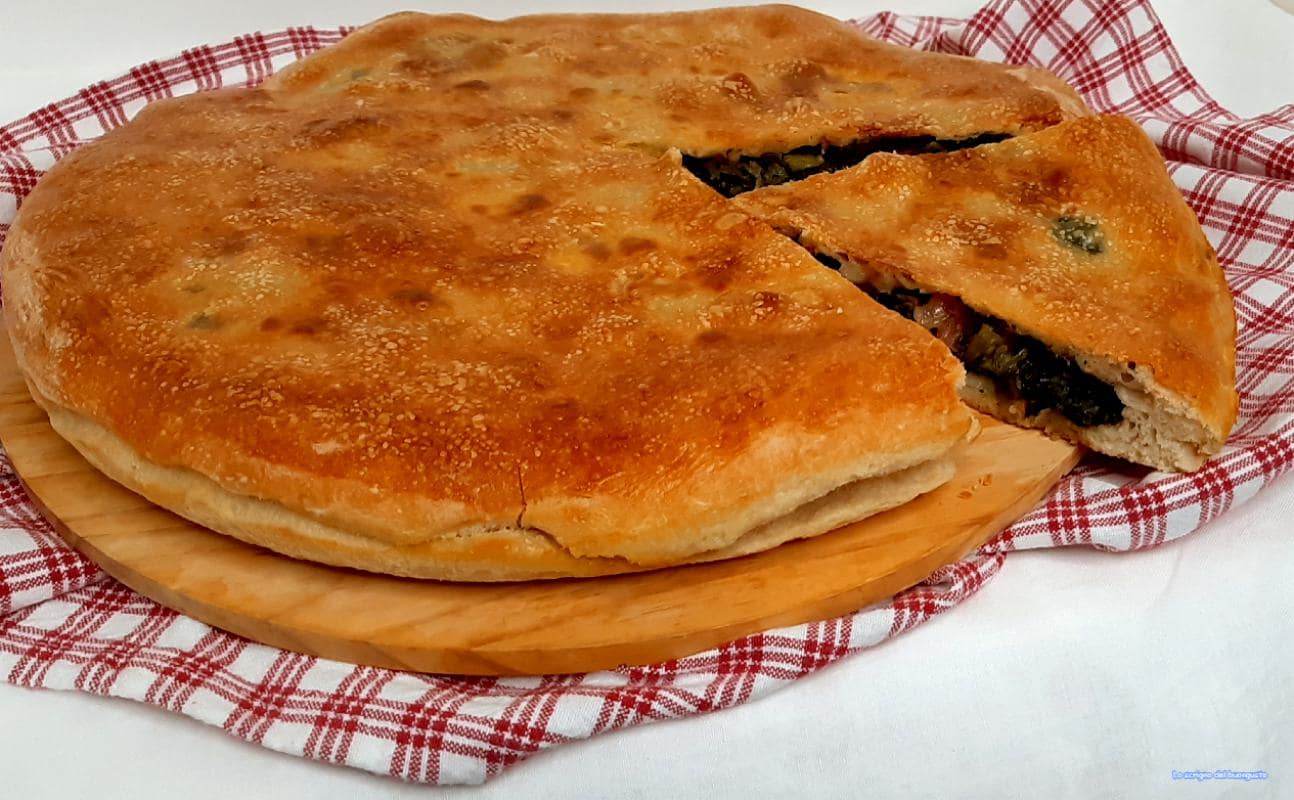 Rustieke pizza met snijbiet en pancetta