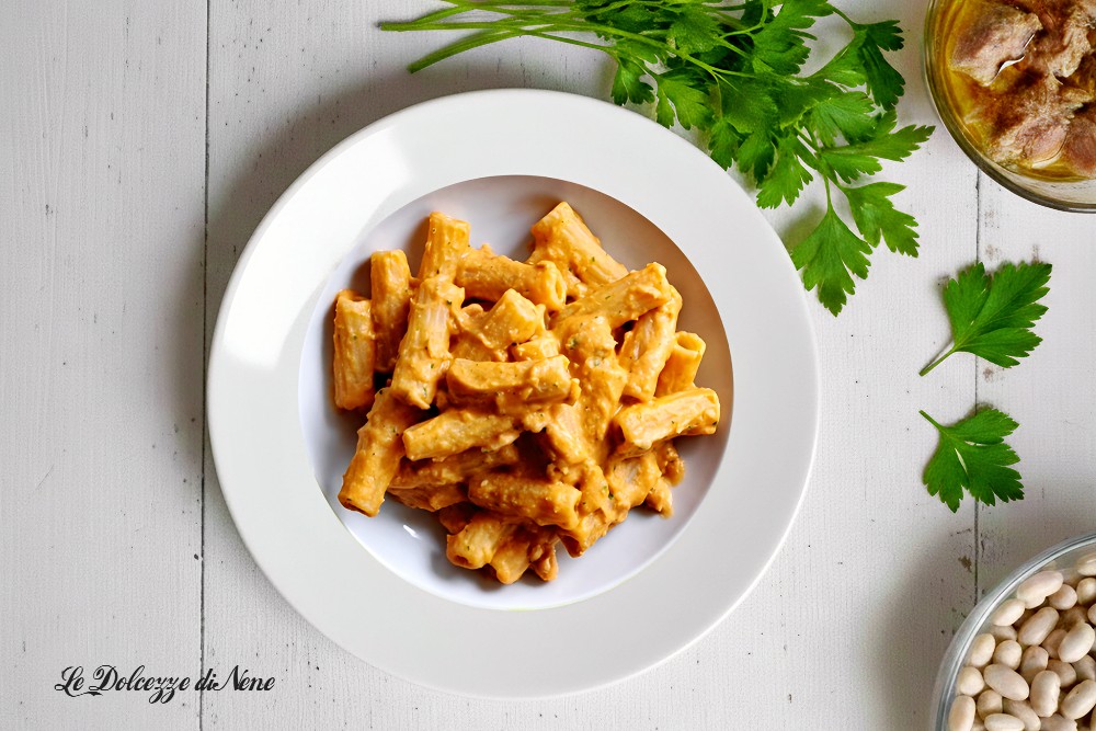ROMIGE PASTA MET TONIJN EN BONEN