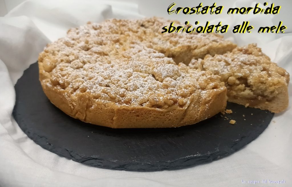 Zachte verkruimelde appeltaart met appels