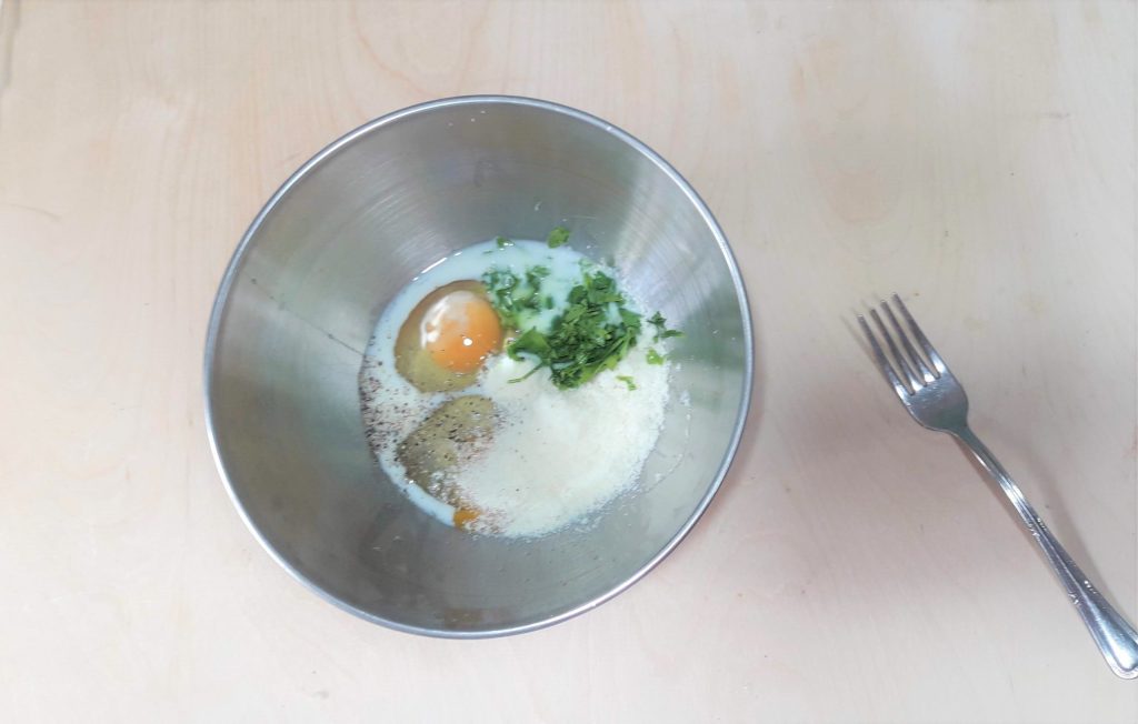 Hartige bladerdeegtaart met courgette à la carbonara. Ontdek de heerlijkheid van carbonara in een werkelijk bijzondere bladerdeegtaart.