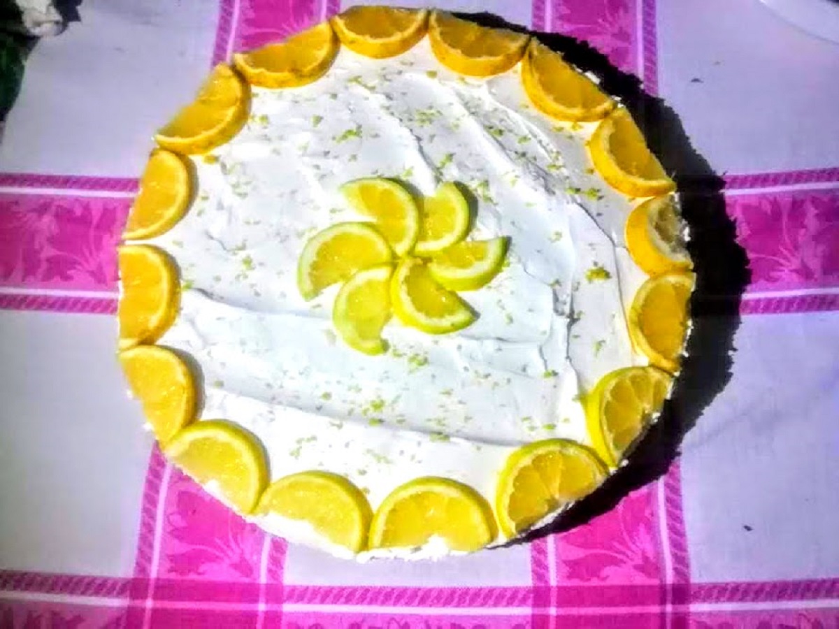 Makkelijke citroen-cheesecake zonder bakken met slagroom en Philadelphia