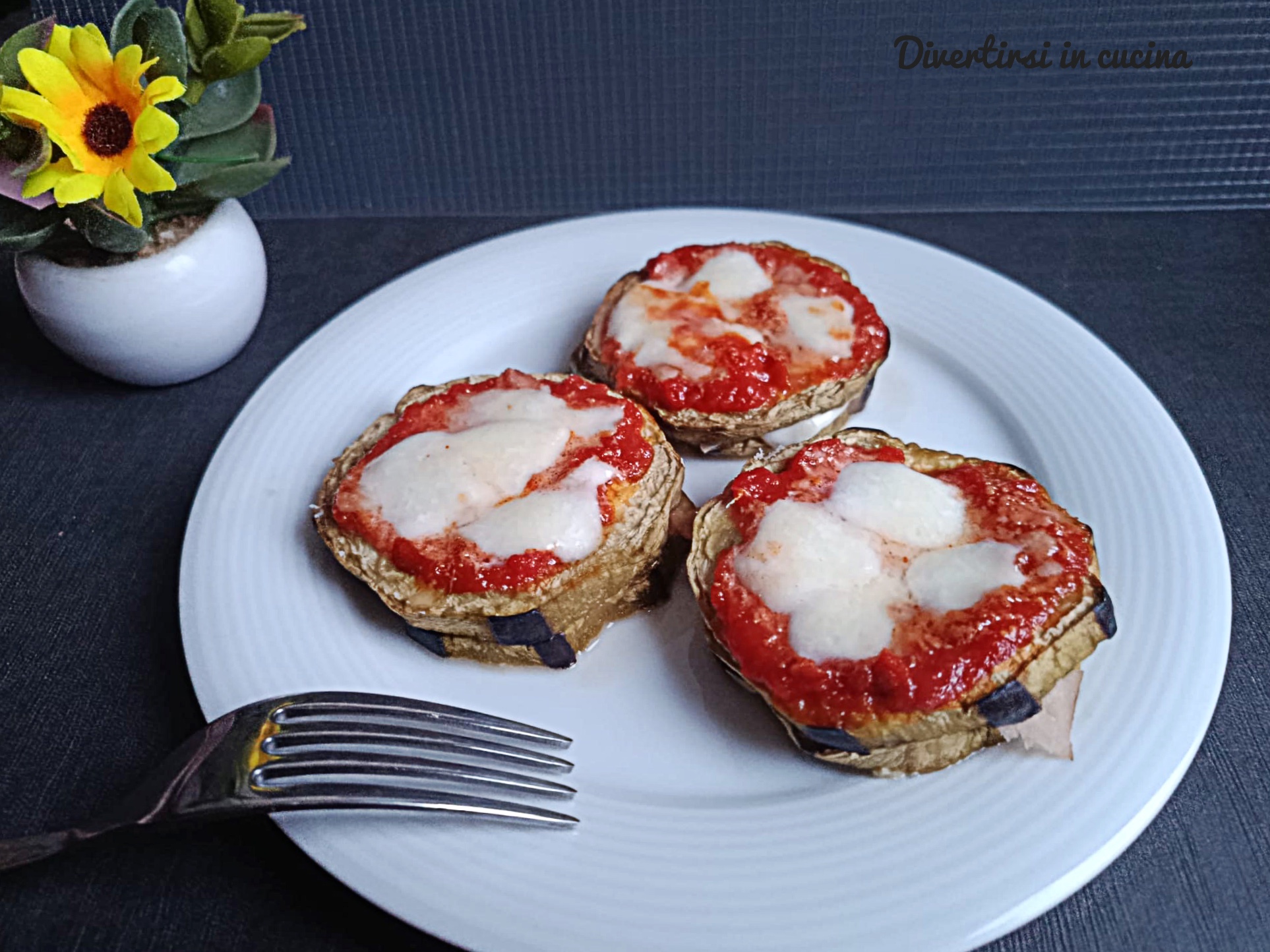 Aubergine-tortini met smeltende kaas
