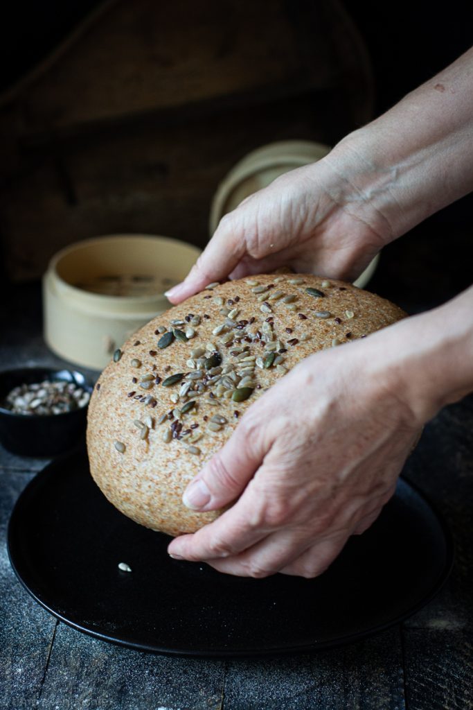 Gestoomd brood met zaden