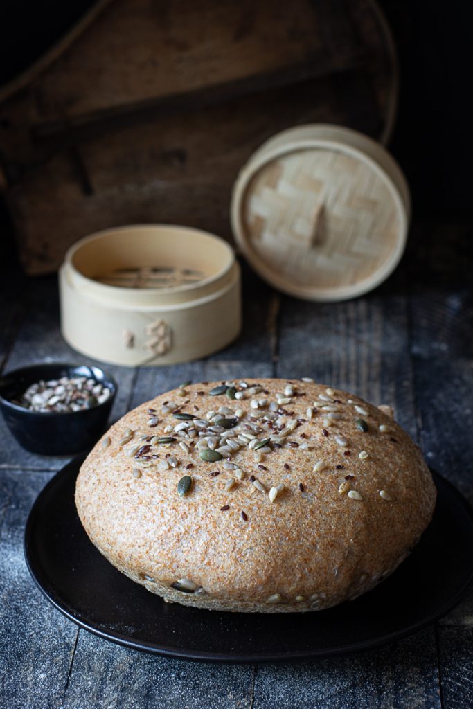 Gestoomd brood met zaden