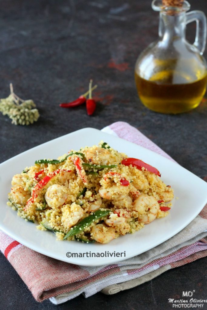 Couscous met courgette, paprika en gekruide garnalen