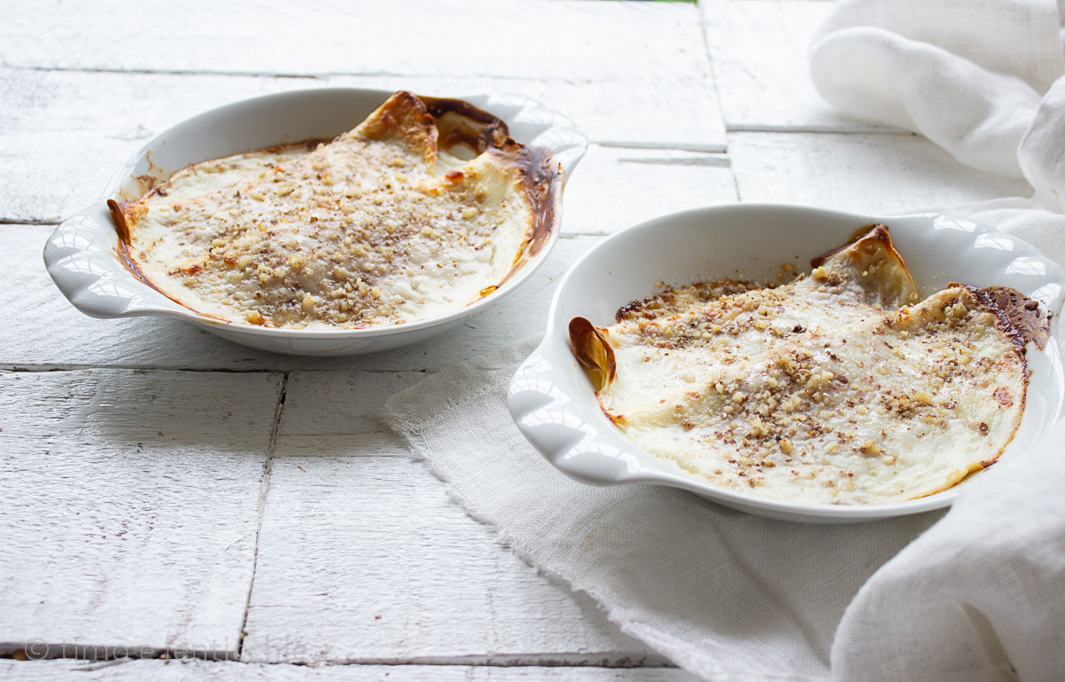 Crêpes met late radicchio en walnoten (vegan)