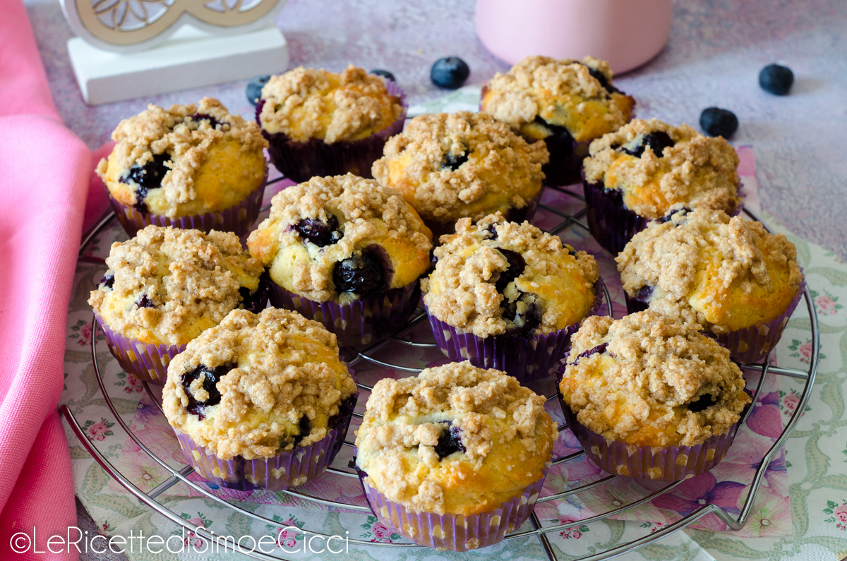 Muffins met bosbessen en krokante crumble