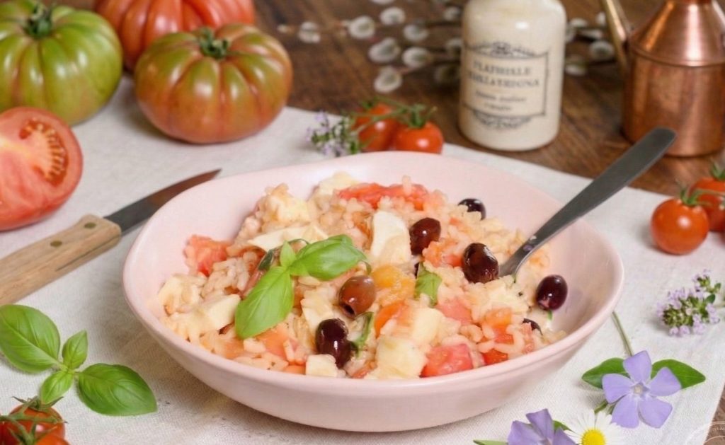 Rijstsalade met tomaat en mozzarella