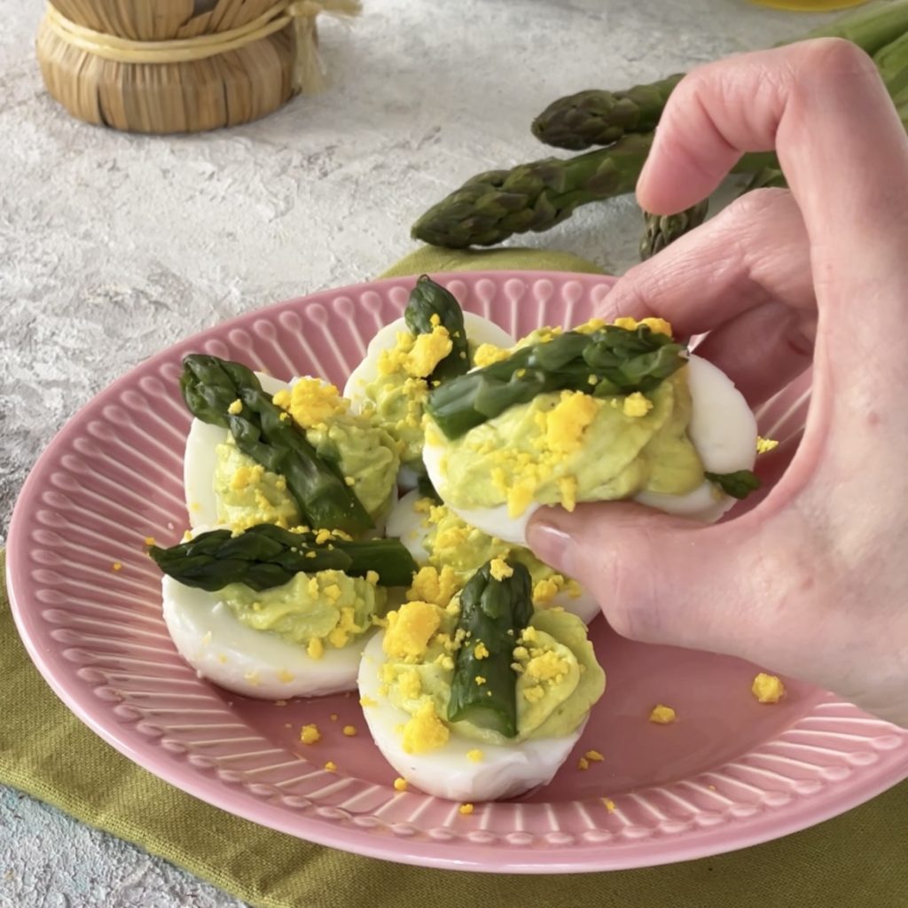 Gevulde eieren met aspergecrème