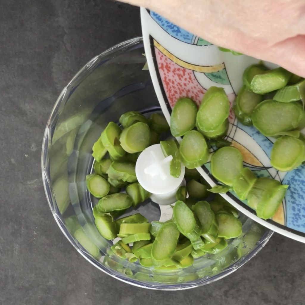 Gevulde eieren met aspergecrème