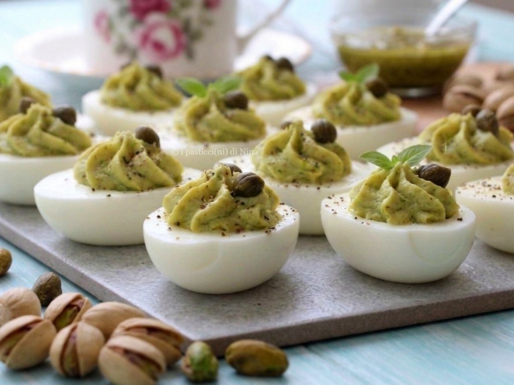 gevulde hardgekookte eieren met pistachepesto recept voor buffet of Pasen i pasticcini di Nina