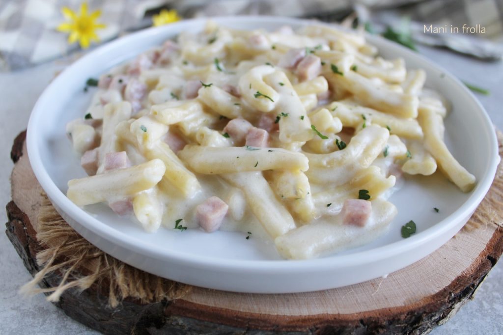 Casarecce met gekookte ham en fontina
