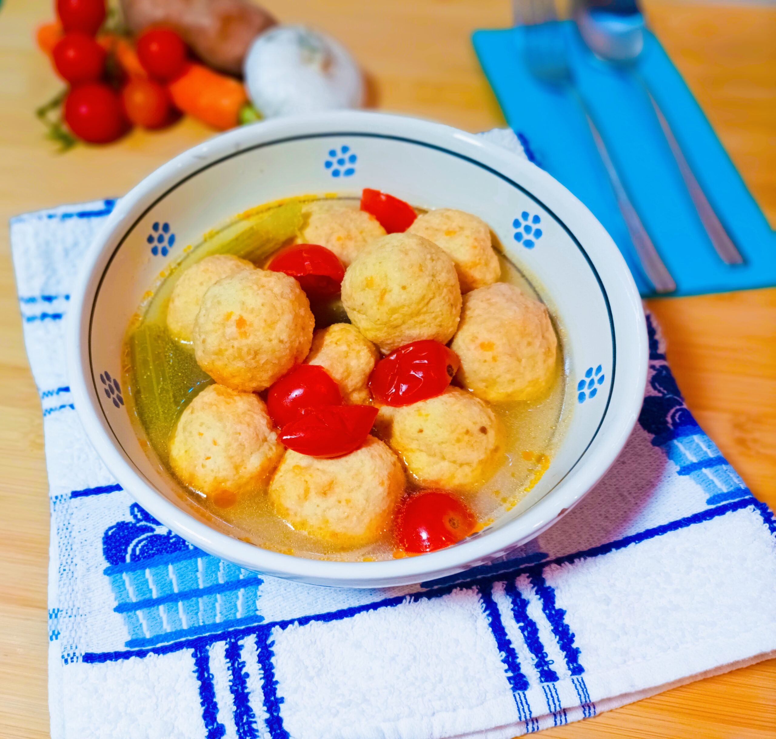 Kipgehaktballetjes in bouillon