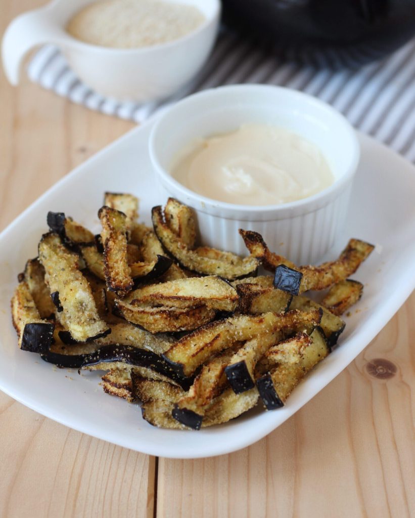 aubergine-sticks met paneermeel in de airfryer