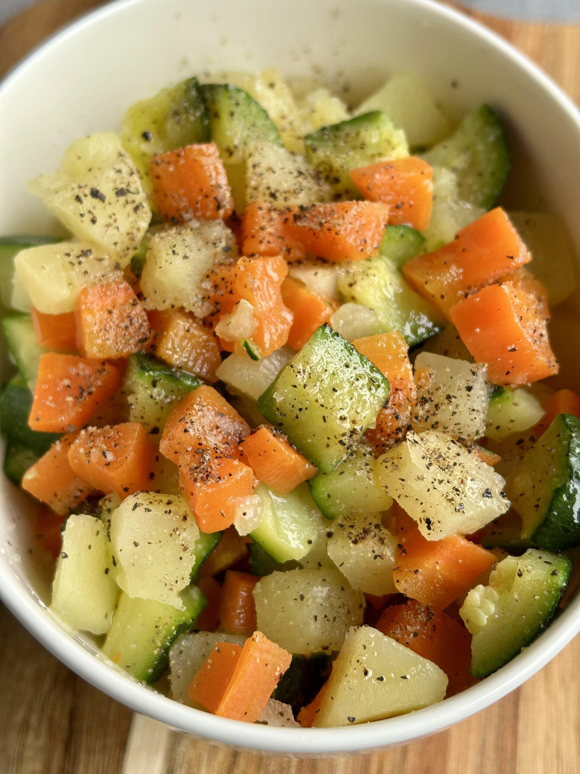 Gekookte aardappelen, courgettes en wortelen: eenvoudig en licht bijgerecht