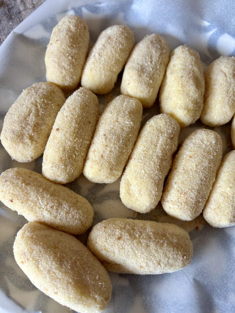 kroketten bedekt met paneermeel