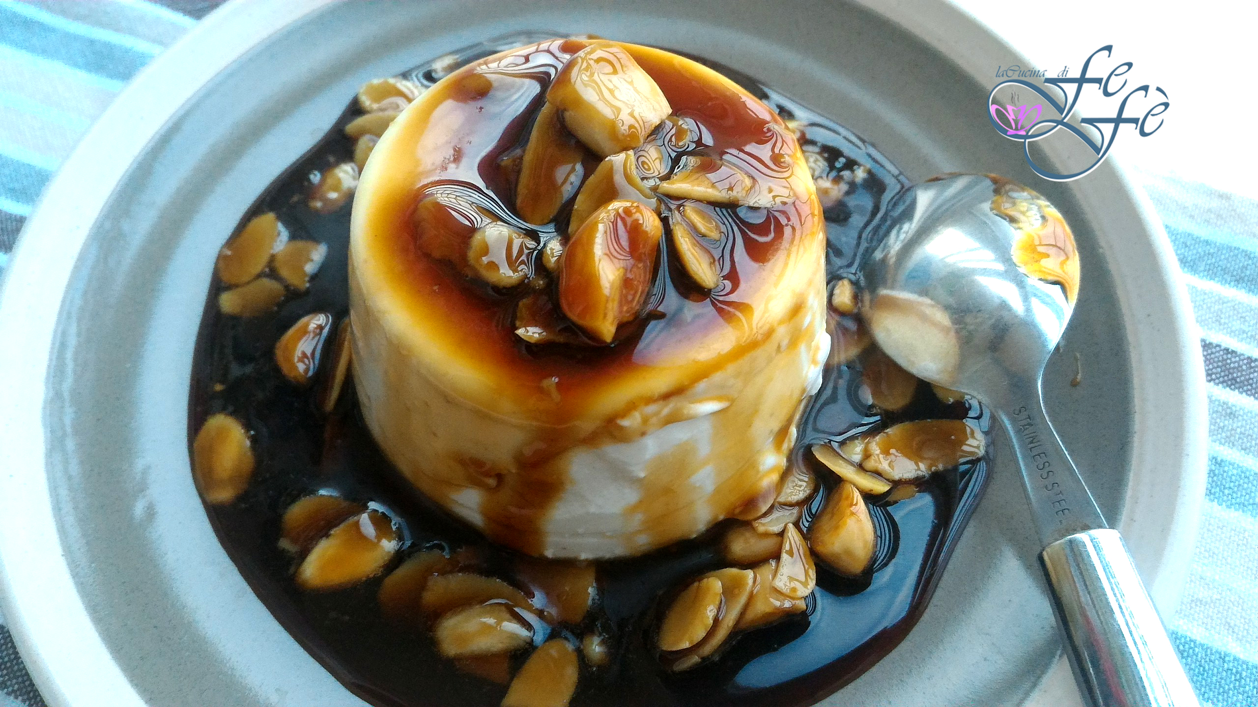 PANNA COTTA MET AMANDELKARAMEL