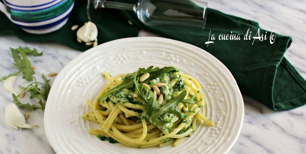 Lange pasta met rucola