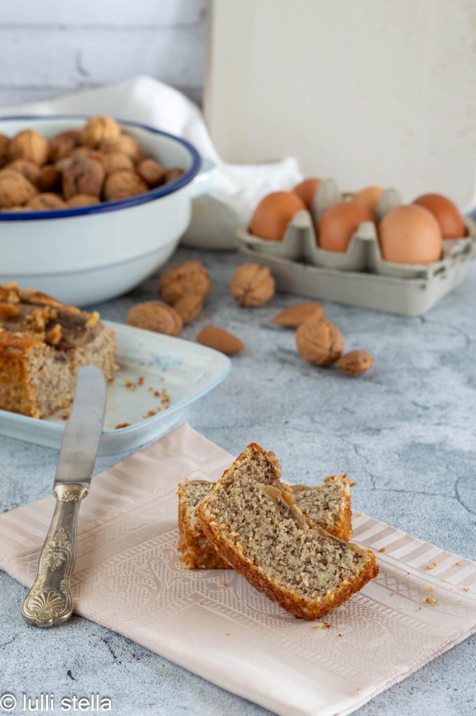 plak bananenbrood low-carb zacht en vochtig van binnen zonder suiker