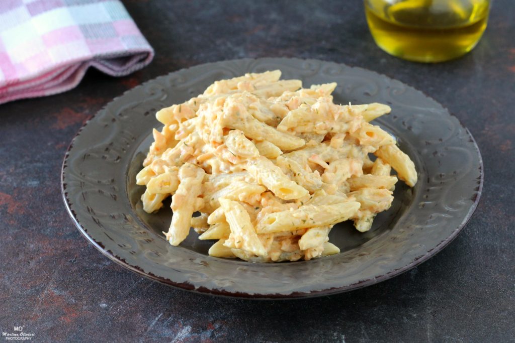 Romige pasta met zalm en curry