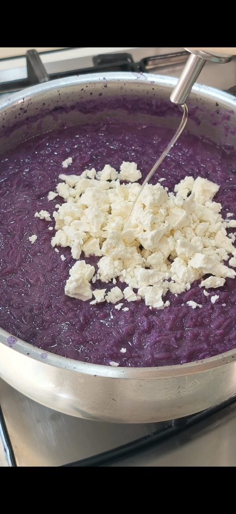 We voegen de feta toe