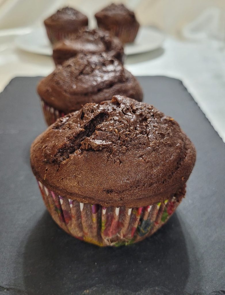 Cacaomuffins met chocolade in de airfryer