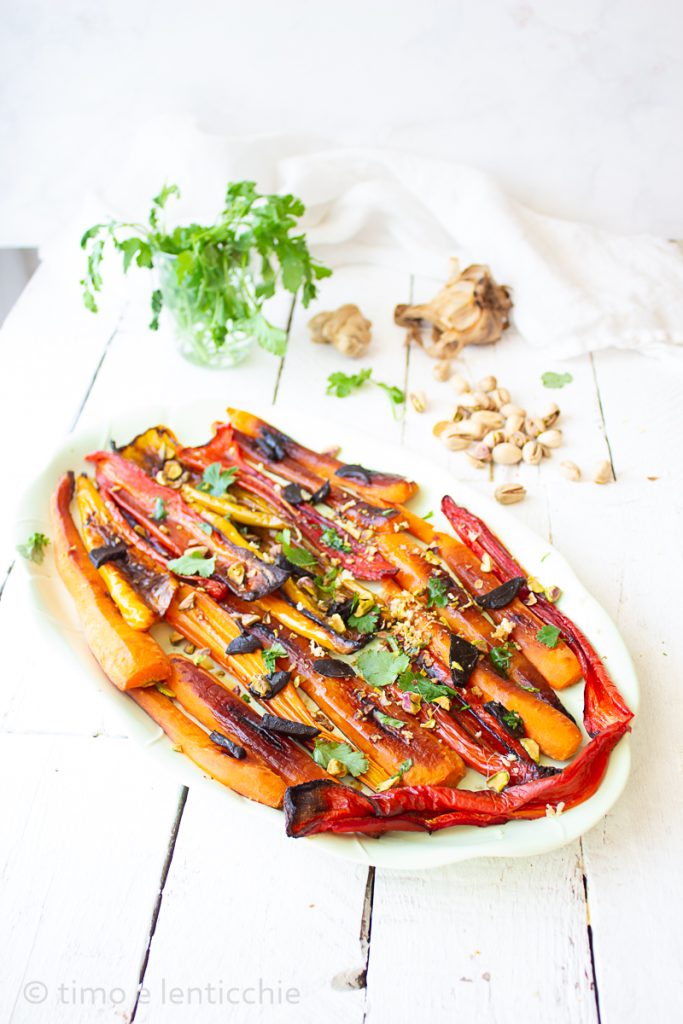 Wortelen en paprika's met pistachenoten en koriander